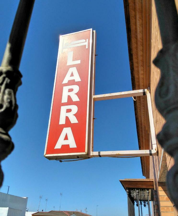 Pension Larra Майрена дел Алкор Екстериор снимка